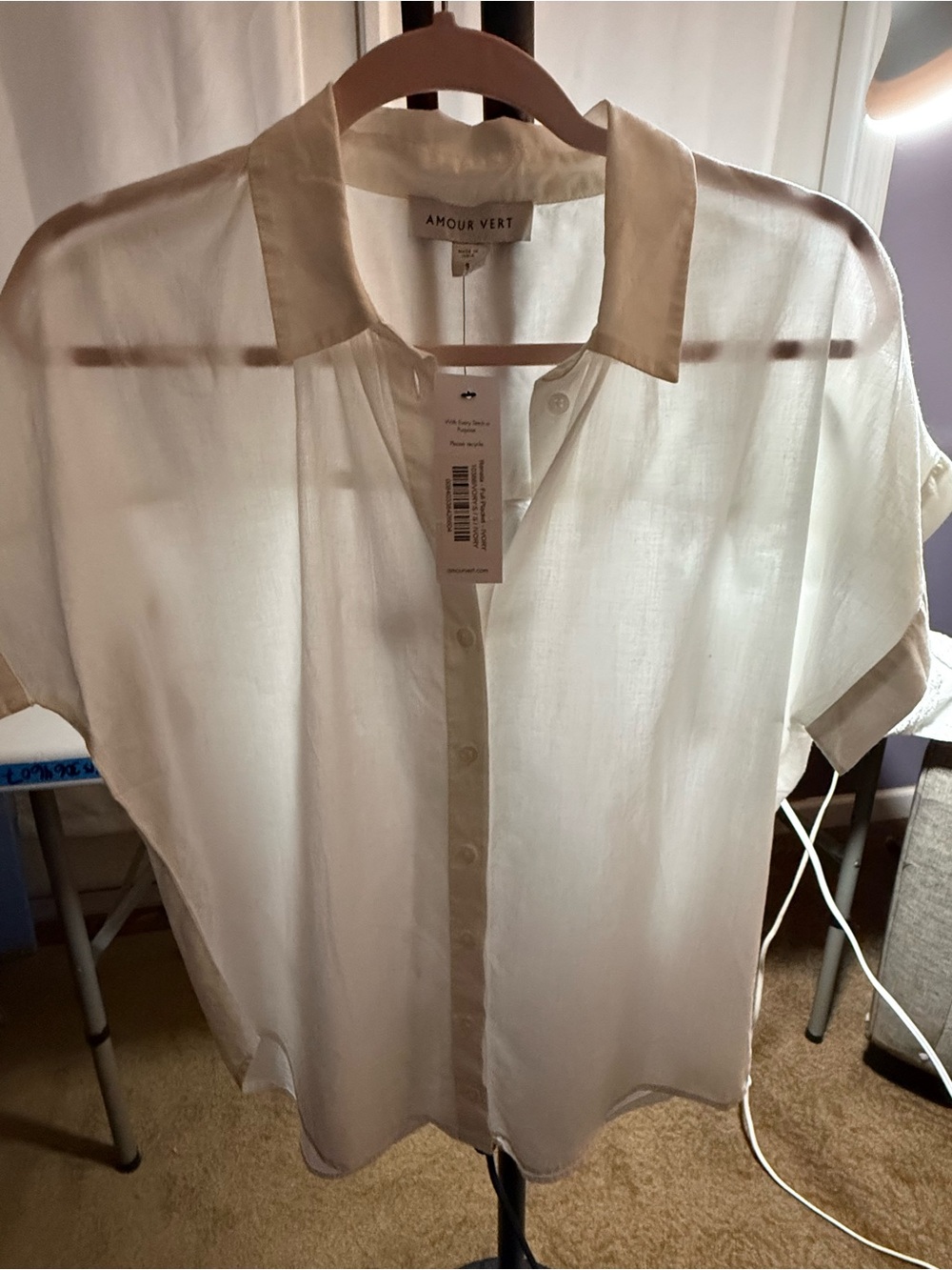 Amour Vert White Short Sleeve Button-Down Shirt Small